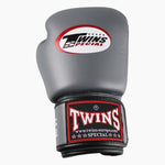 Guantes Muay Thai Twins Special BGVL3 Gris