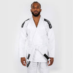 BJJ Gi Venum En primer lugar