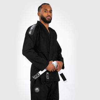 BJJ Gi Venum En primer lugar