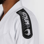 BJJ Gi Venum En primer lugar