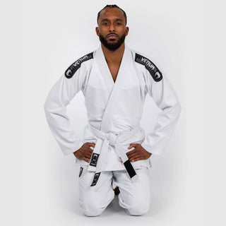 BJJ Gi Venum En primer lugar