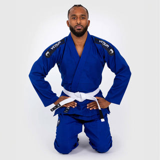 BJJ Gi Venum En primer lugar