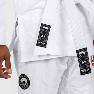 BJJ Gi Venum En primer lugar