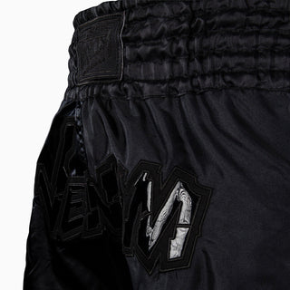 Pantalones cortos kick-tailandés Venum Inferno 2.0 Negro-gris-Combat Arena