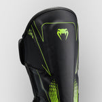 Espinilleras Venum Amazonia Reborn Negro-verde-Combat Arena