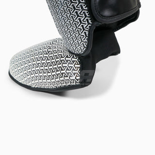 Espinilleras con parapiede Adidas Pro Kickboxing WAKO Negro-blanco 