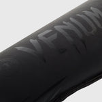 Espinilleras con Parapiede Venum Challenger Negro Black 