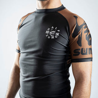 Rashguard Half Sumo Sugoi Ranked Marrón-Combat Arena