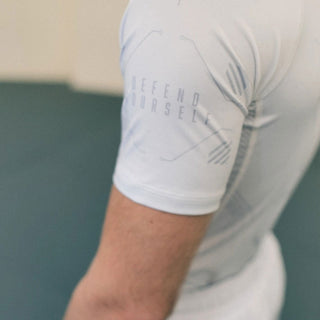 Rashguard Manto Shield mangas cortas Blanco-Combat Arena