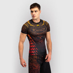 Rashguard Venum Quetzal Fury mangas cortas Negro-rojo 
