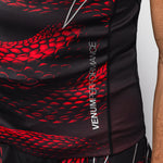 Rashguard Venum Matupa mangas cortas Negro-rojo 