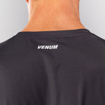 Camiseta Venum Dry Tech Giant Shift negro-gris-Combat Arena